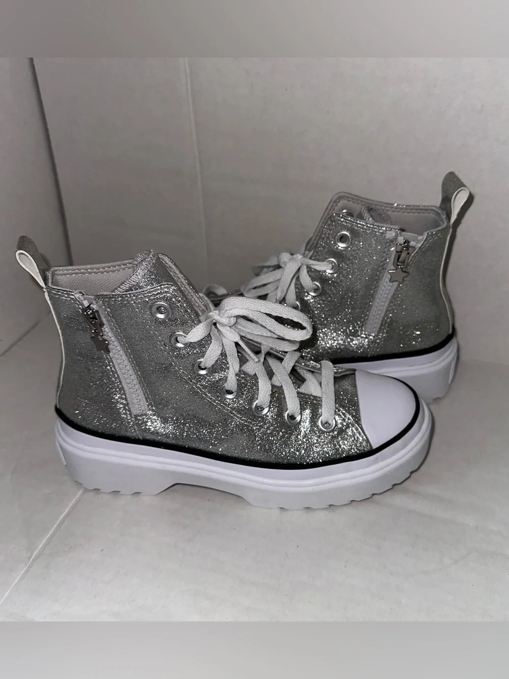 Chuck Taylor All Star Lugged Lift Platform Silver Glitter Youth Size 3 Side Zip